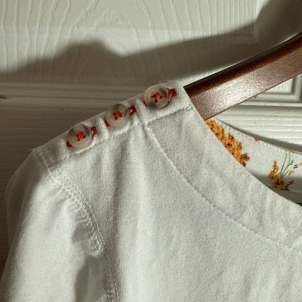 Maeve Anthropologie Women Top White Gray Striped‎ Button Detail Medium - Picture 4 of 9